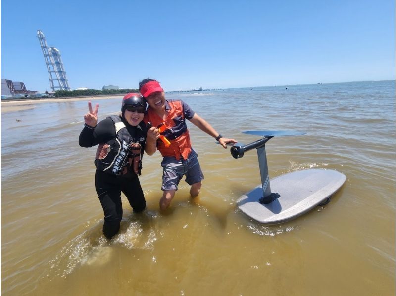 [Kagoshima City/Minamisatsuma City] E-FOIL surfing floating on the water (7,500 yen per person) Applications accepted from 5 people 60 minutes experienceの紹介画像