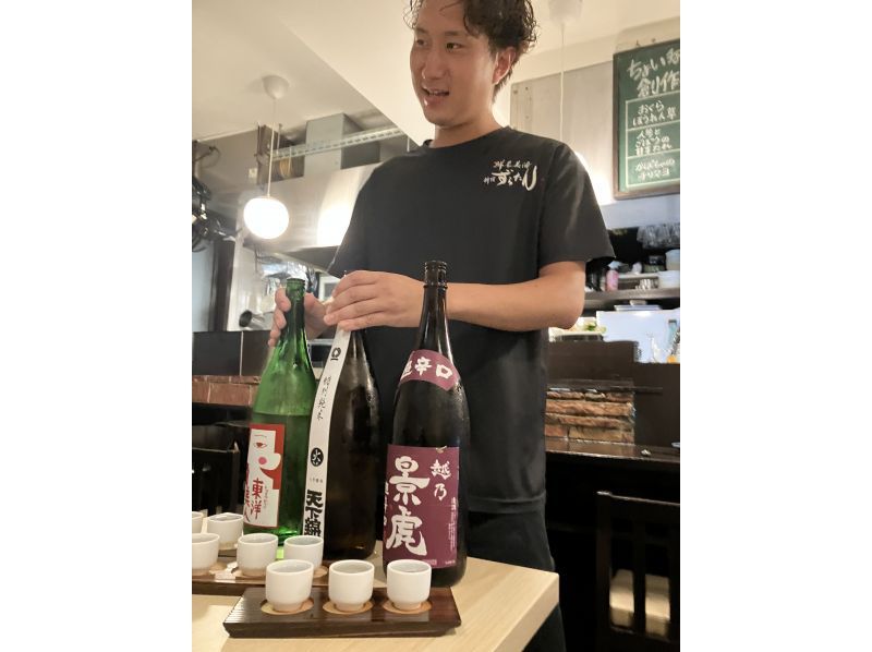 【東京・新宿】地元の居酒屋で味わう日本酒の試飲体験の紹介画像