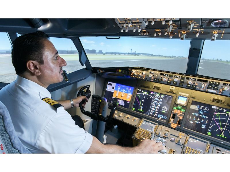 【千葉・舞浜】プロが操縦訓練で使用する本格的なフライトシミュレーター「ボーイング 737」訓練コース（110分）の紹介画像
