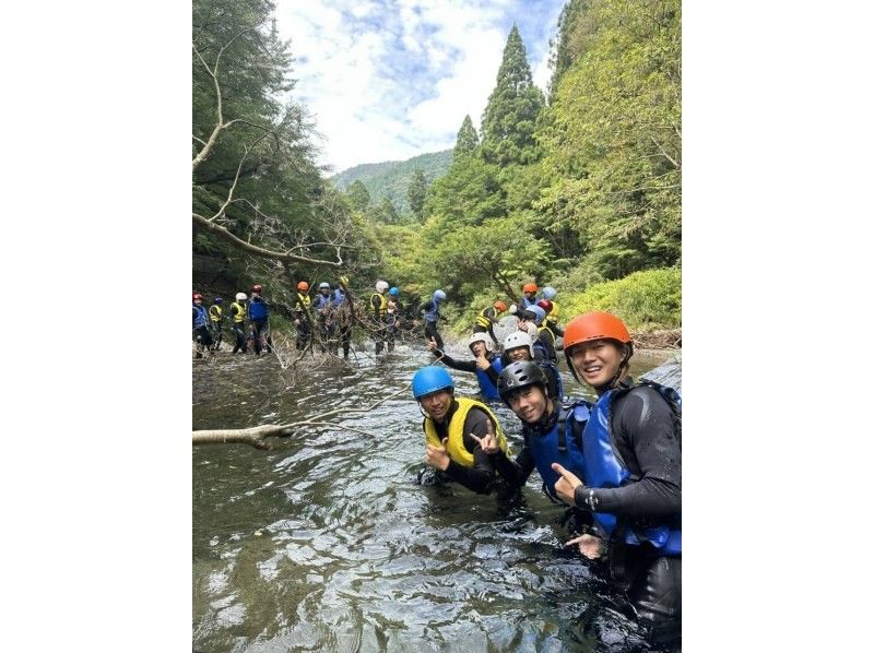 [Shiga/Kosai] Shower climbing and canyoning in a forest rich in nature! (Only one tour is held per day)の紹介画像