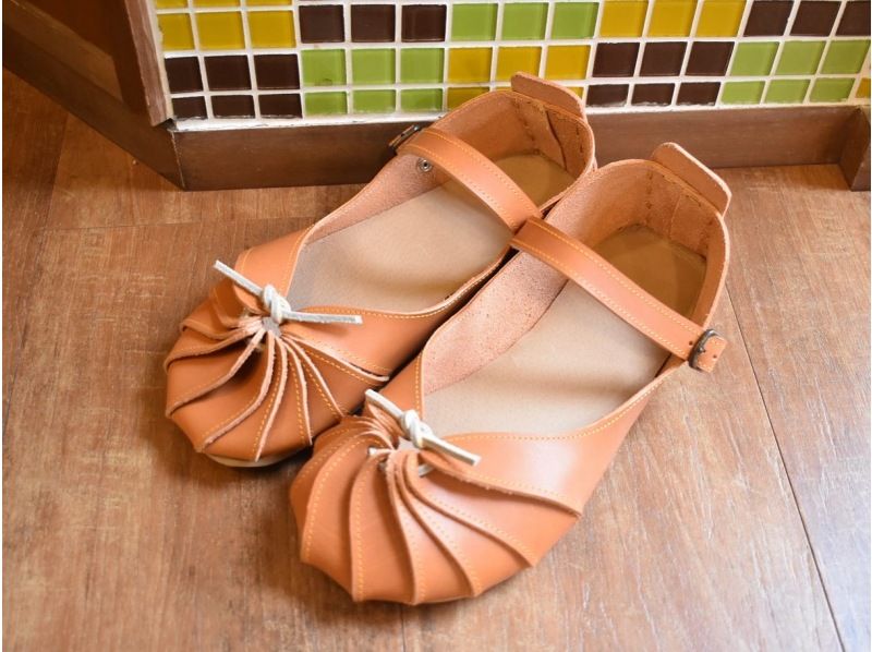 【東京・調布】あなただけの革靴作り体験！オーガニックレザー使用の快適な履き心地のモカシンタイプ「しゅうまい大人靴」をつくろう♪駅徒歩10分の紹介画像