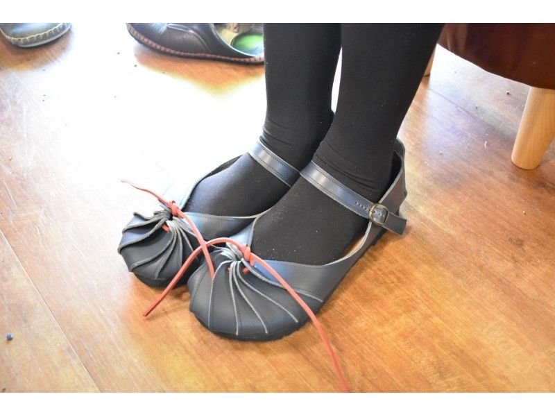 【東京・調布】あなただけの革靴作り体験！オーガニックレザー使用の快適な履き心地のモカシンタイプ「しゅうまい大人靴」をつくろう♪駅徒歩10分の紹介画像