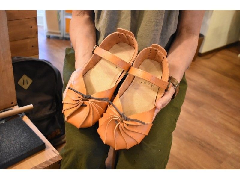 【東京・調布】あなただけの革靴作り体験！オーガニックレザー使用の快適な履き心地のモカシンタイプ「しゅうまい大人靴」をつくろう♪駅徒歩10分の紹介画像