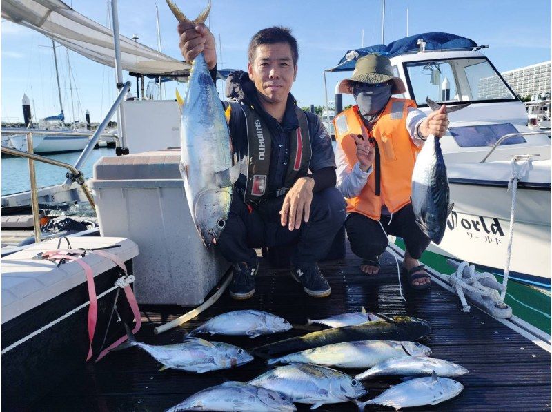 【沖縄・糸満】クルーザー貸切でライトトローリング３時間！/スマガツオ・シイラ・キハダマグロ狙い/初心者OK/道具込み/送迎可/調理店紹介の紹介画像