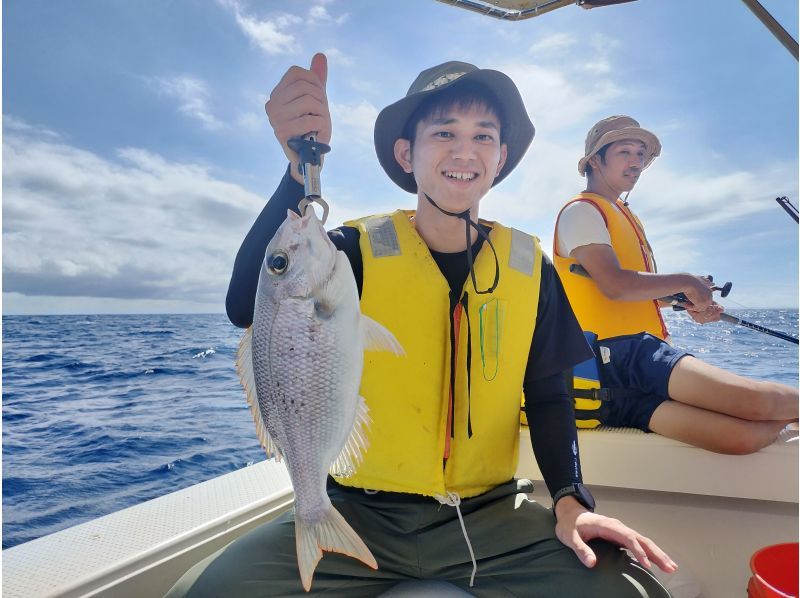 【沖縄・糸満】釣り船ワールド ボートで流し釣り体験3時間