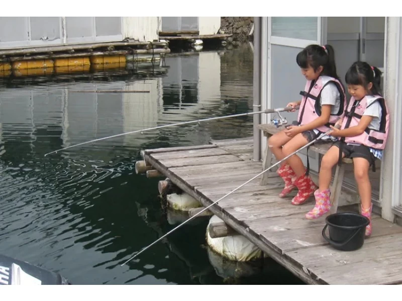 Mie "Pearl Workshop Shinju no Sato" Sisters enjoying fishing experience