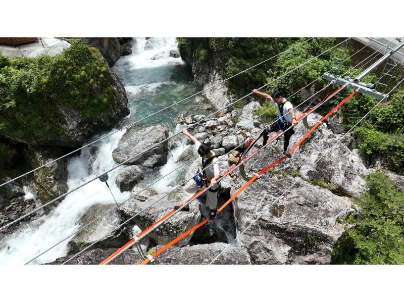 [Kochi, Niyodogawa Town] A town famous for its Niyodo Blue waters \Japan's first! Screaming suspension bridge and zip line/Recommended for women, friends, and couples!!の紹介画像