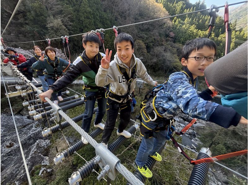 高知・仁淀川町】仁淀ブルーで有名な町！雨でも体験可能！＼絶叫吊り橋