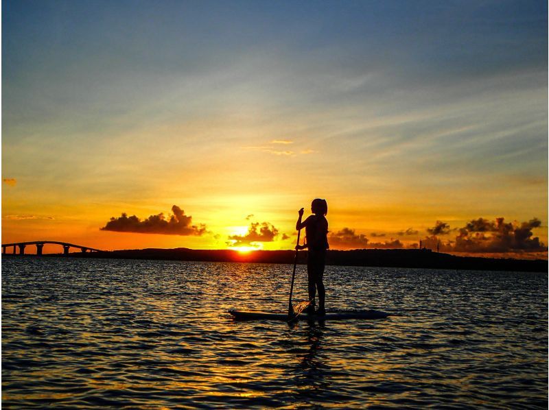 【宮古島・夕方】サンセットSUP★大人気アクティビティー★インスタ映え★写真/4k動画プレゼント！初心者大歓迎！カップル★家族★一人旅