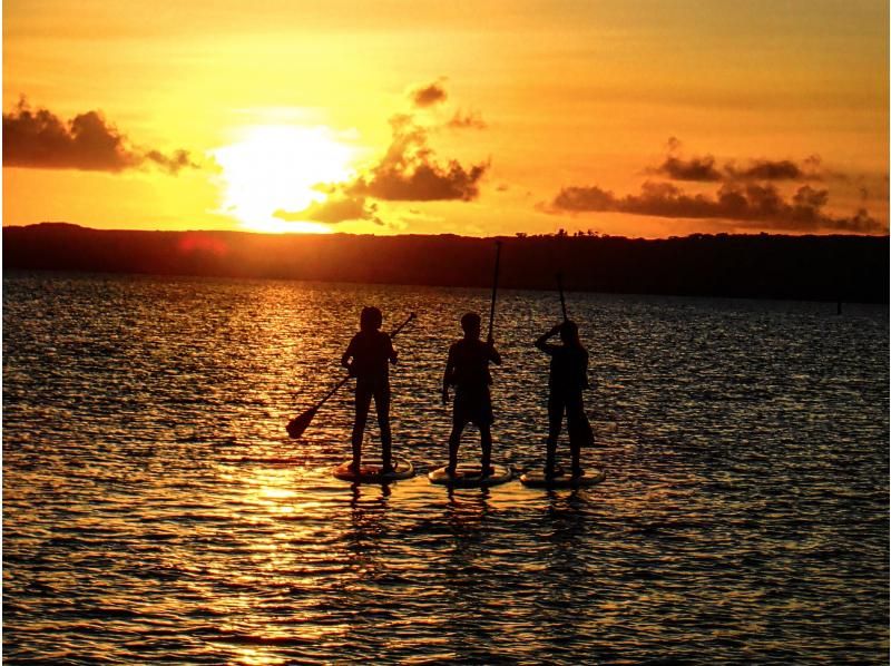 【宮古島・夕方】サンセットSUP★大人気アクティビティー★インスタ映え★写真/4k動画プレゼント！初心者大歓迎！カップル★家族★一人旅