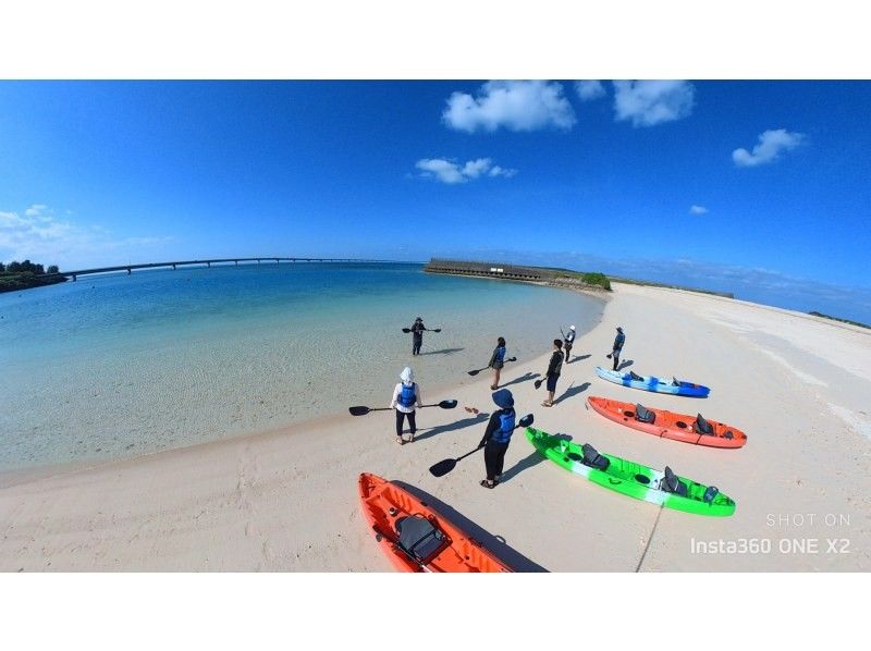 【沖縄・宮古島】幻の島『ユニの浜』シーカヤックツアー♪のんびり自由時間で絶景を堪能！ドローン撮影も！通年開催（約2時間）の紹介画像