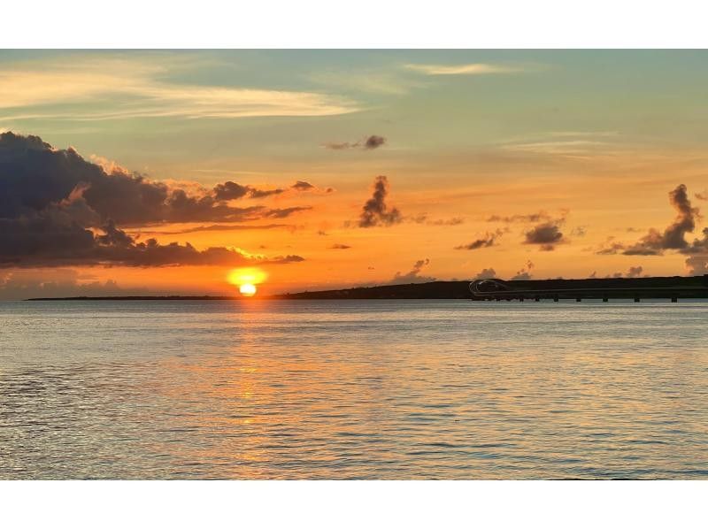 【오키나와 미야코 섬】 선셋 바다 카약 투어 ♪ 아카이 색으로 물드는 절경을 미야코 섬의 푸른 바다 위! 저녁 식사 전에 꼭 ♬(약 1시간)の紹介画像