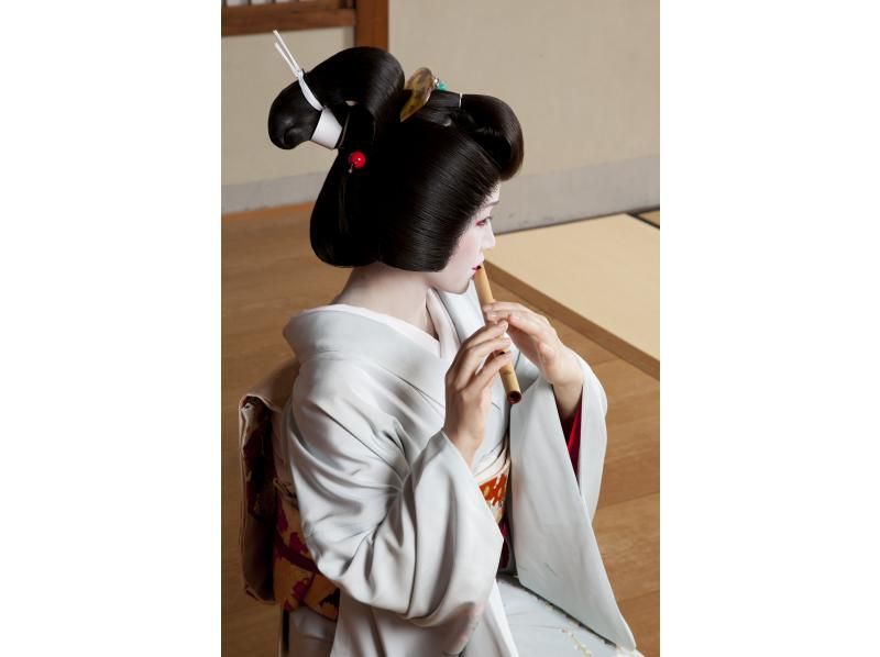 [石川/金澤]「金澤藝伎」這是一場特別表演，您可以體驗日本舞蹈和藝伎的其他表演，這些表演對於初次來訪的遊客來說通常是看不到的，並且還可以體驗榻榻米房間！兼六園旁邊！の紹介画像