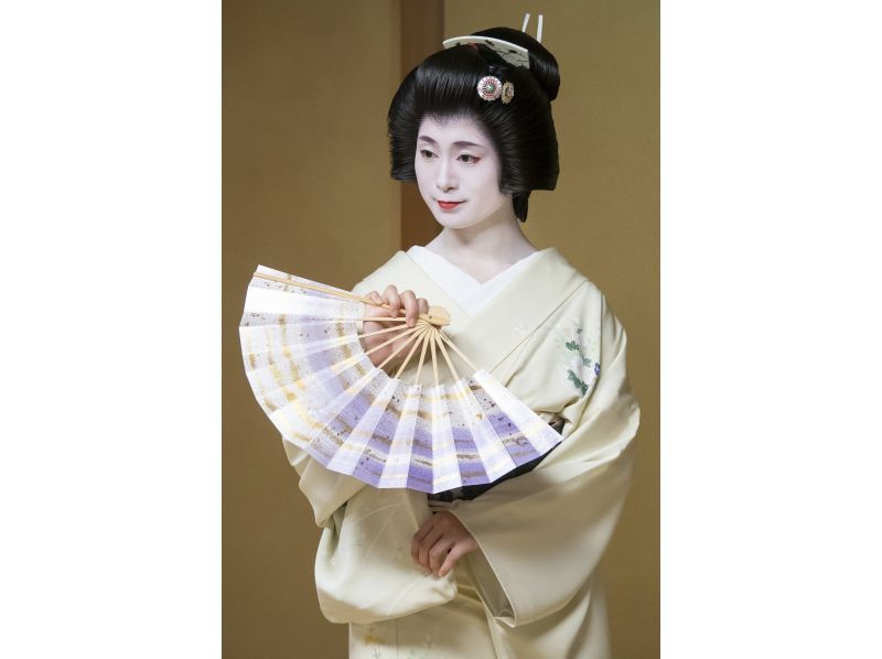 【이시카와 · 가나자와] 「가나자와 게이코」평소는 보기 님 거절의 게이코 씨에 의한 일본 무용 등의 피로 외에 다다미 놀이도 체험 할 수있는 특별 공연입니다! 겐로쿠엔 바로 옆!の紹介画像
