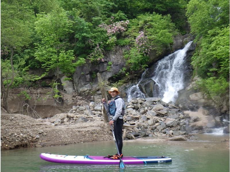 【東北・山形県】西川町・月山湖レイクSUP（サップ）体験☆日本一の大噴水を水面から眺めよう！装備レンタル込み、写真データ無料！の紹介画像