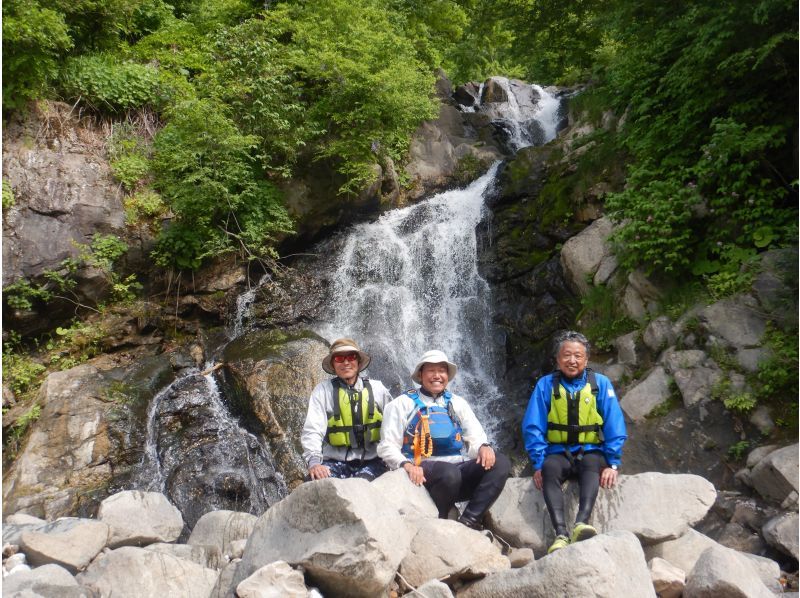 【東北・山形県】西川町・月山湖レイクSUP（サップ）体験☆日本一の大噴水を水面から眺めよう！装備レンタル込み、写真データ無料！の紹介画像