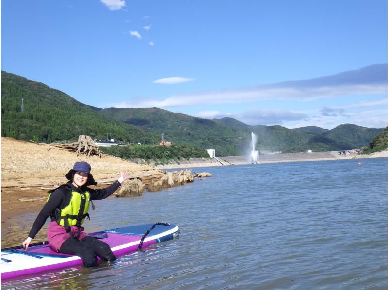 【東北・山形県】西川町・月山湖レイクSUP（サップ）体験☆日本一の大噴水を水面から眺めよう！装備レンタル込み、写真データ無料！の紹介画像