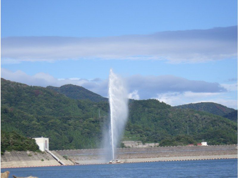 【東北・山形県】西川町・月山湖レイクSUP（サップ）体験☆日本一の大噴水を水面から眺めよう！装備レンタル込み、写真データ無料！の紹介画像