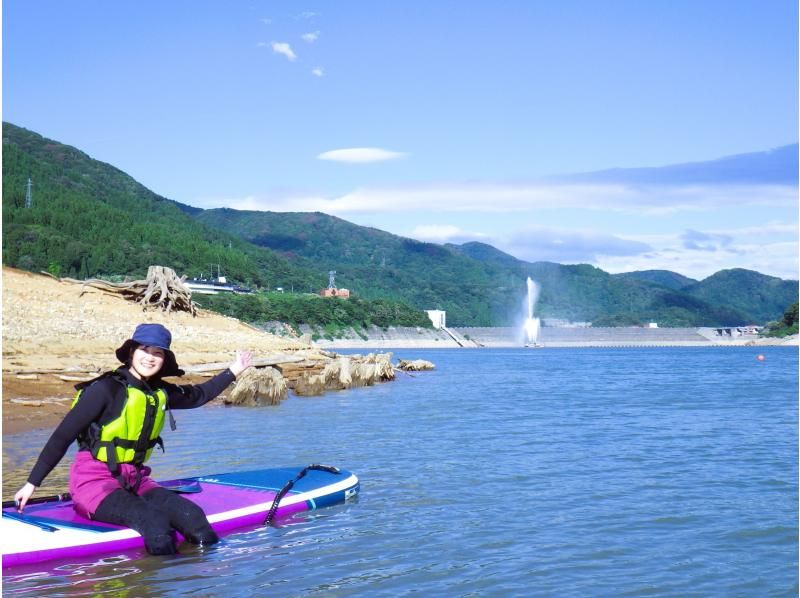 【東北・山形県】西川町・月山湖SUPツアー☆月山の眺望と大噴水をサップで水面から！初めてでも安心、ガイド＆装備レンタル込み、写真データ無料！の紹介画像