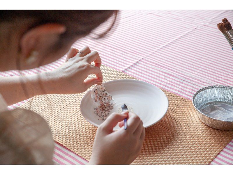 [Saga/Ureshino] Easy to try even for the first time! Paste painting experience ~ “Pot with tea strainer & 2 sets of tea bowls & large plate set plan” Shopping coupon included♪の紹介画像