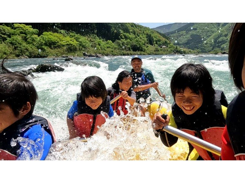 [Kochi・Shimanto River] Half-day rafting tour Enjoy the river rafting! You can enjoy both the rapids and the SUP course.の紹介画像
