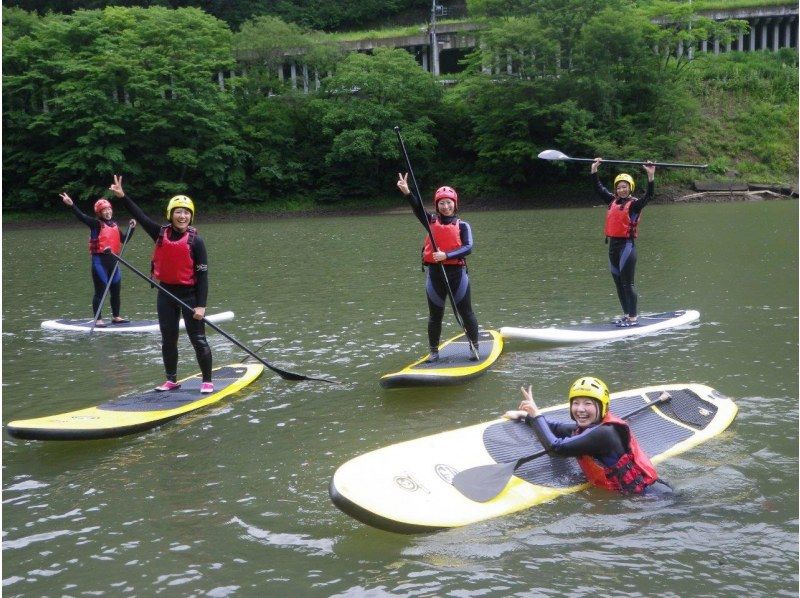 SUP 투어 【군마 · 수상】 미나카미의 호수에서 SUP 투어를 즐기지 않겠습니까? 어린이로부터 체험할 수 있는 액티비티の紹介画像