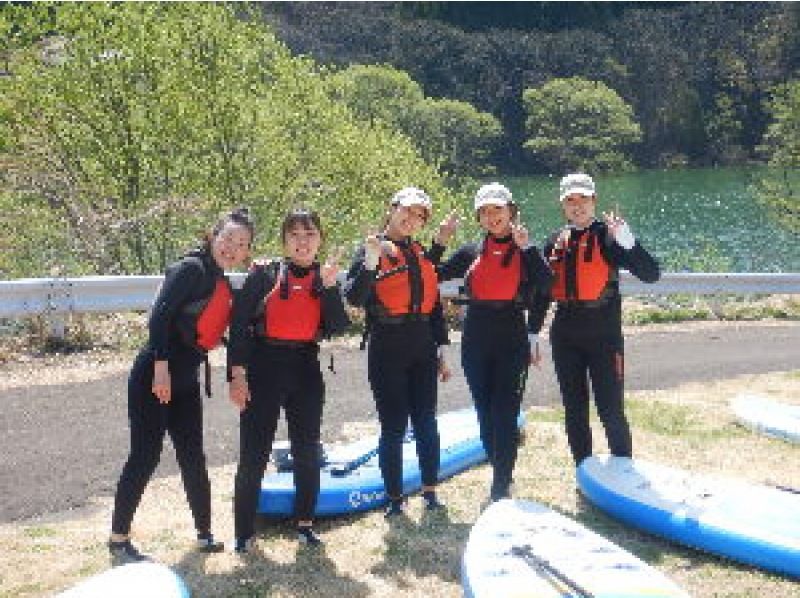 SUP 투어 【군마 · 수상】 미나카미의 호수에서 SUP 투어를 즐기지 않겠습니까? 어린이로부터 체험할 수 있는 액티비티の紹介画像