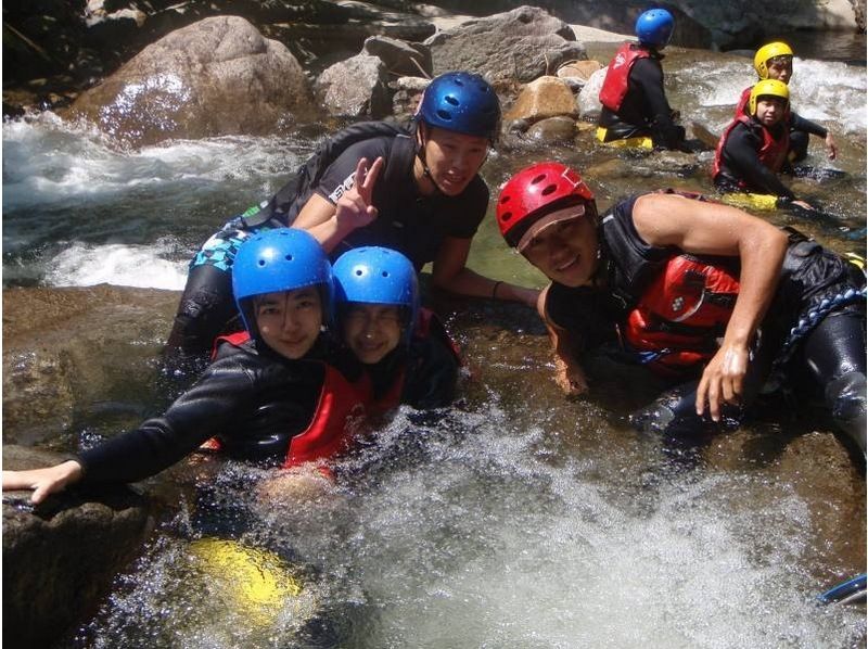 [Gunma/Minakami] Canyoning intermediate course half-day plan ♪ Experience the longest 40m waterslide in the water area! [Drink service included]の紹介画像