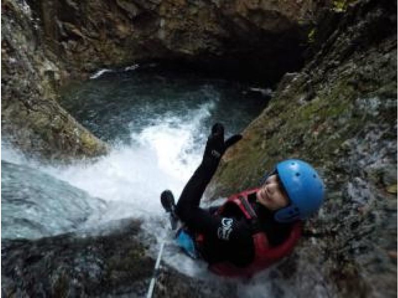 [Gunma/Minakami] Canyoning advanced FOX course half-day plan ♪ Canyoning down a 20m waterfall Challenger wanted ❣ [Drink service included]の紹介画像