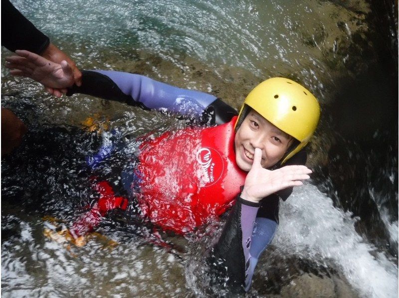 [Gunma/Minakami] Canyoning advanced FOX course half-day plan ♪ Canyoning down a 20m waterfall Challenger wanted ❣ [Drink service included]の紹介画像