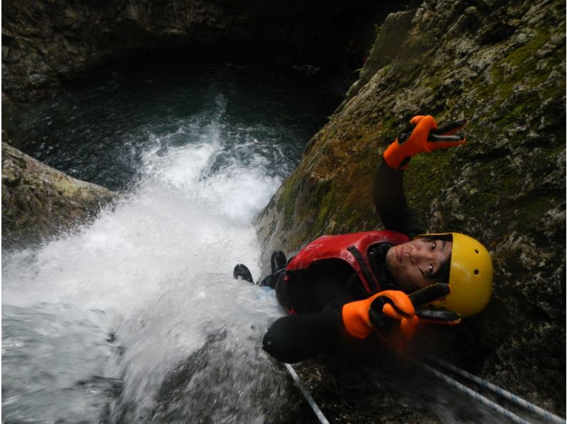 [Gunma/Minakami] Canyoning advanced FOX course half-day plan ♪ Canyoning down a 20m waterfall Challenger wanted ❣ [Drink service included]の紹介画像