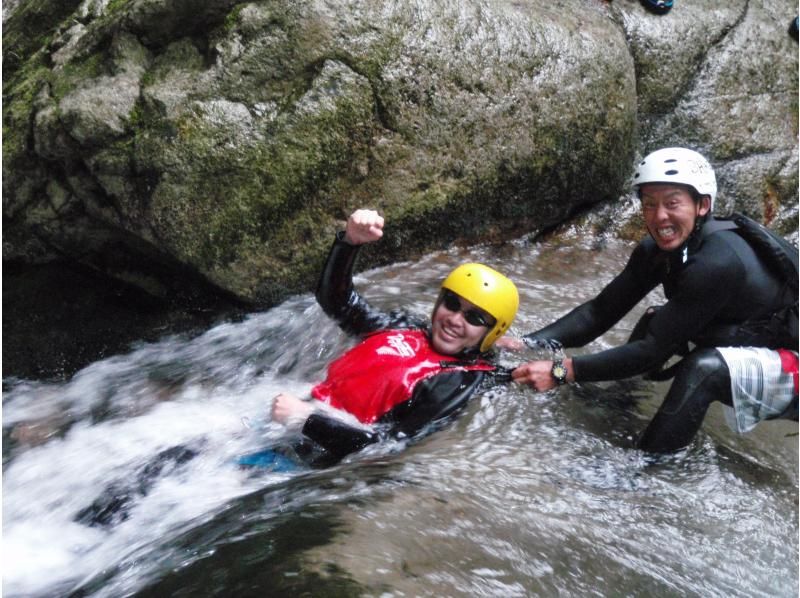 [Gunma/Minakami] Canyoning advanced FOX course half-day plan ♪ Canyoning down a 20m waterfall Challenger wanted ❣ [Drink service included]の紹介画像