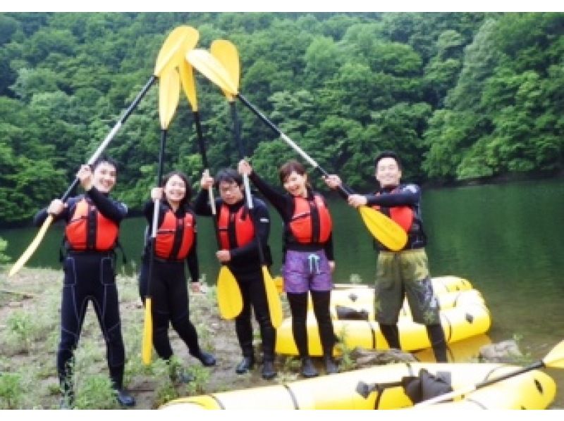 [Gunma / Minakami] PackRafting half-day course Let's explore the floating lake with a packraft that elementary school students can participate ♪の紹介画像