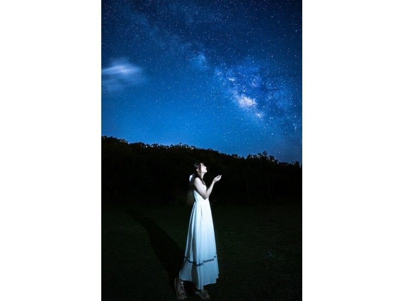 [โอกินาว่า/ เกาะอิชิงากิ] ทัวร์ชมท้องฟ้าเต็มไปด้วยดวงดาว! ถ่ายภาพท้องฟ้าเต็มไปด้วยดวงดาวที่น่าประทับใจ ☆ เหมาะสำหรับผู้หญิงและคู่รัก ☆ ตั้งแต่พระอาทิตย์ตกถึง 24:00 น. ☆の紹介画像