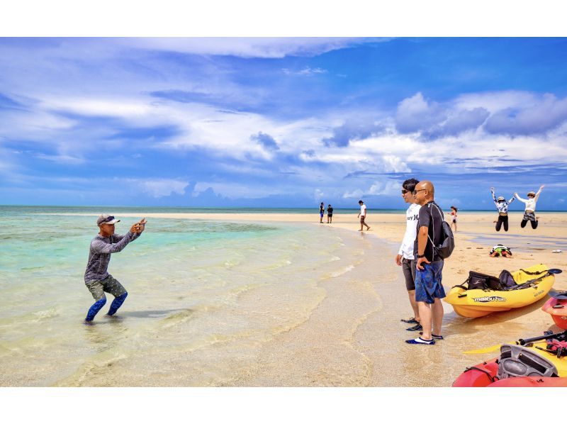 【沖縄・宮古島】海に浮かぶ砂の島「ユニ」上陸＆ウミガメに会えるカヤックツアーの紹介画像