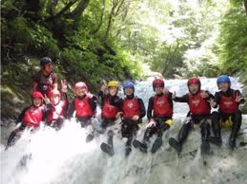 [Gunma, Minakami] Recommended greedy course ♪ Rafting & intermediate canyoning HANEGE 1 day plan [lunch included]の紹介画像