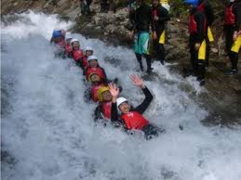 [Gunma, Minakami] Recommended greedy course ♪ Rafting & intermediate canyoning HANEGE 1 day plan [lunch included]の紹介画像