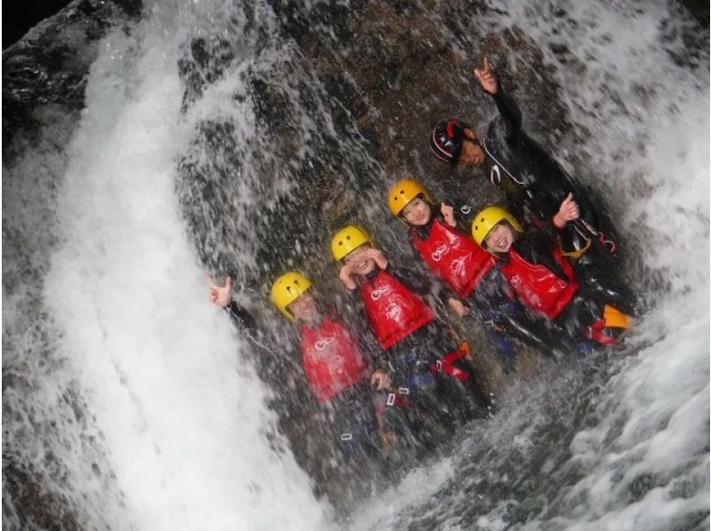 [Gunma, Minakami] Recommended greedy course ♪ Rafting & intermediate canyoning HANEGE 1 day plan [lunch included]の紹介画像