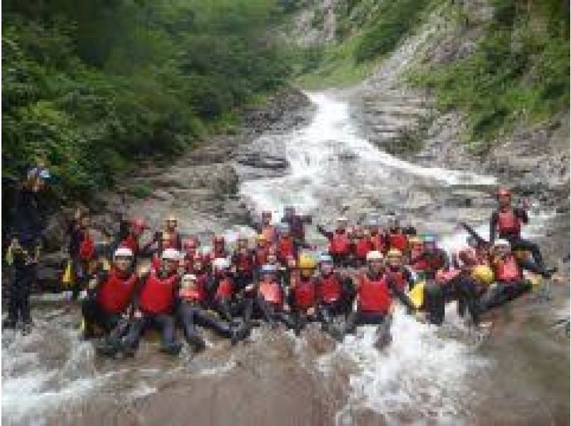 [Gunma, Minakami] Recommended greedy course ♪ Rafting & intermediate canyoning HANEGE 1 day plan [lunch included]の紹介画像