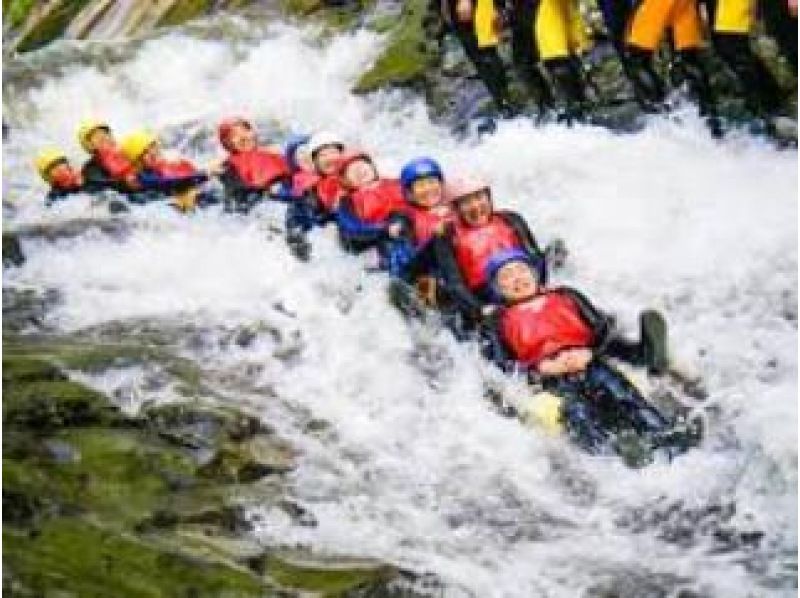 [Gunma, Minakami] Recommended greedy course ♪ Rafting & intermediate canyoning HANEGE 1 day plan [lunch included]の紹介画像