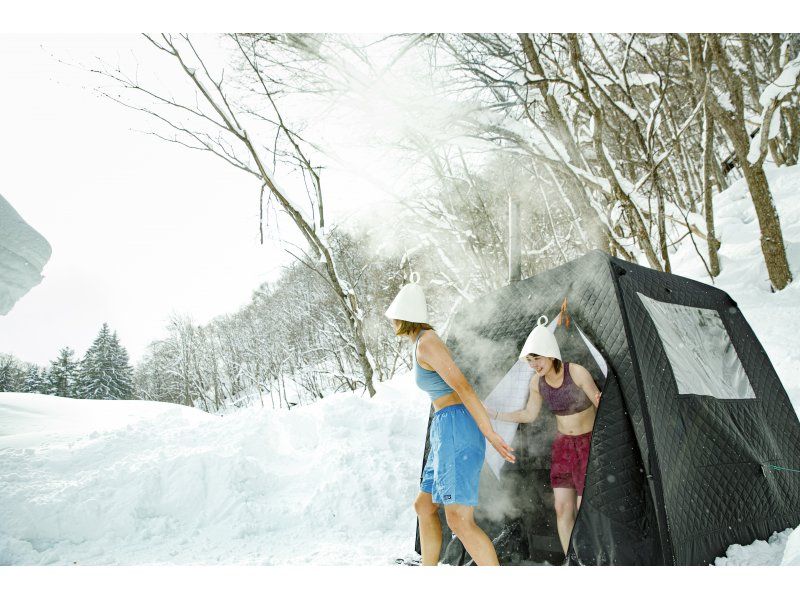 [北海道・札幌・定山渓]ふわふわの雪にダイブ！北海道の大自然でととのう～雪見テントサウナ～の紹介画像