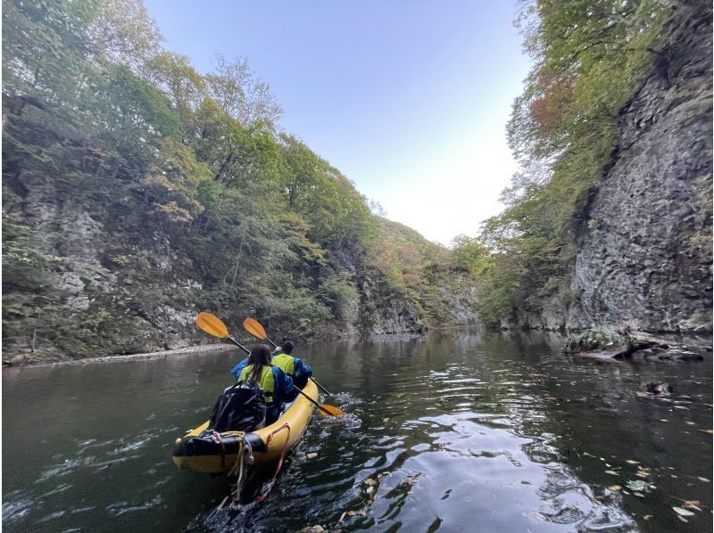 [Hokkaido, Sapporo, Jozankei] Enjoy a relaxing canoe tour while admiring the sceneryの紹介画像