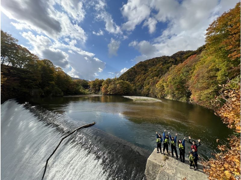 [Hokkaido, Sapporo, Jozankei] Enjoy a relaxing canoe tour while admiring the sceneryの紹介画像