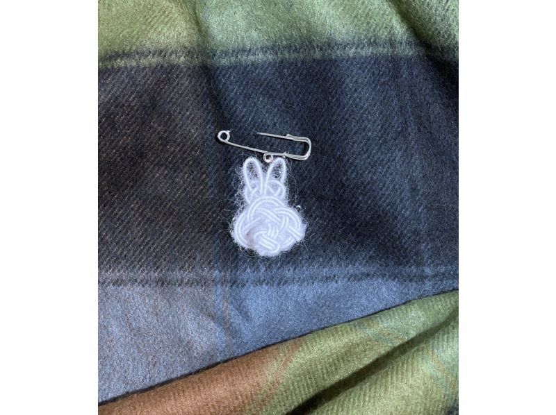 [Harajuku, Tokyo] Fluffy rabbit brooch made with Mizuhikiの紹介画像