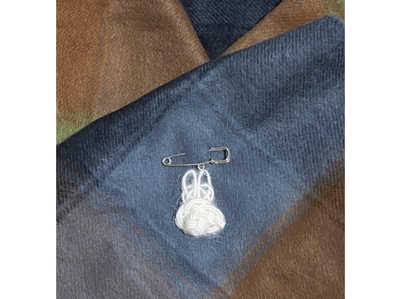 [Harajuku, Tokyo] Fluffy rabbit brooch made with Mizuhikiの紹介画像