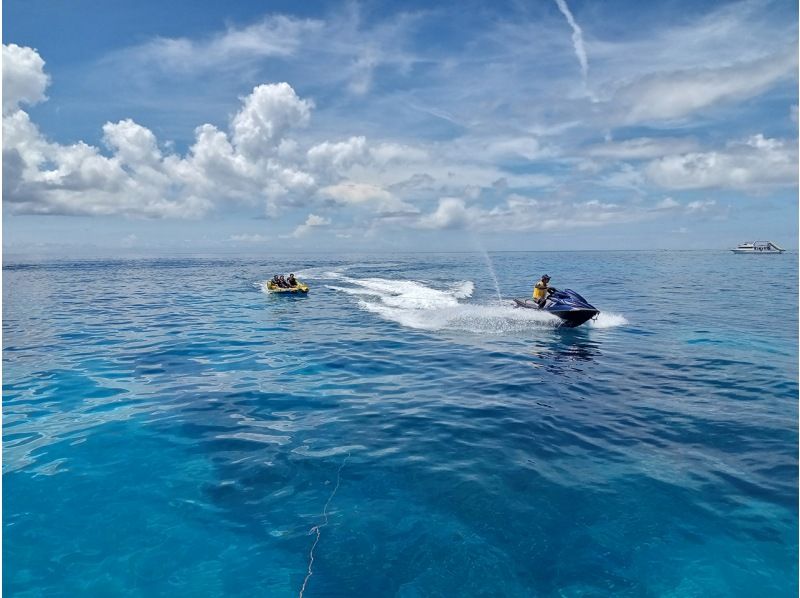 沖縄・宜野湾発・慶良間チービシ近海】クルーザー、ジェットスキー遊び放題フルオプションパックツアー！！【楽天トラベル 観光体験】