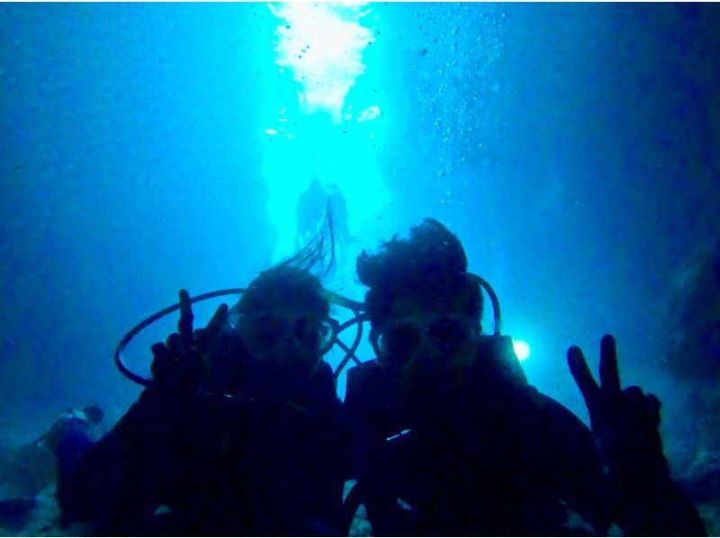 【沖縄恩納村‐青の洞窟☆体験ダイビング】初心者でも大丈夫！ライセンスがなくても体験可能♪友達•カップル•家族•ソロ活、みんなで水中体験⭐︎の紹介画像