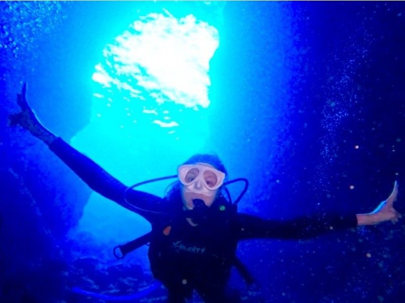 【沖縄恩納村‐青の洞窟☆体験ダイビング】初心者でも大丈夫！ライセンスがなくても体験可能♪友達•カップル•家族•ソロ活、みんなで水中体験⭐︎の紹介画像