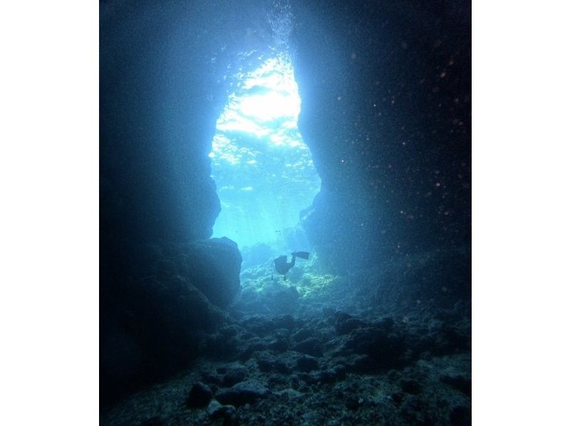 ”サマーセール‼”【沖縄‐恩納村‐青の洞窟☆体験ダイビング】初めての方大歓迎！ライセンスがなくても参加可能♪の紹介画像
