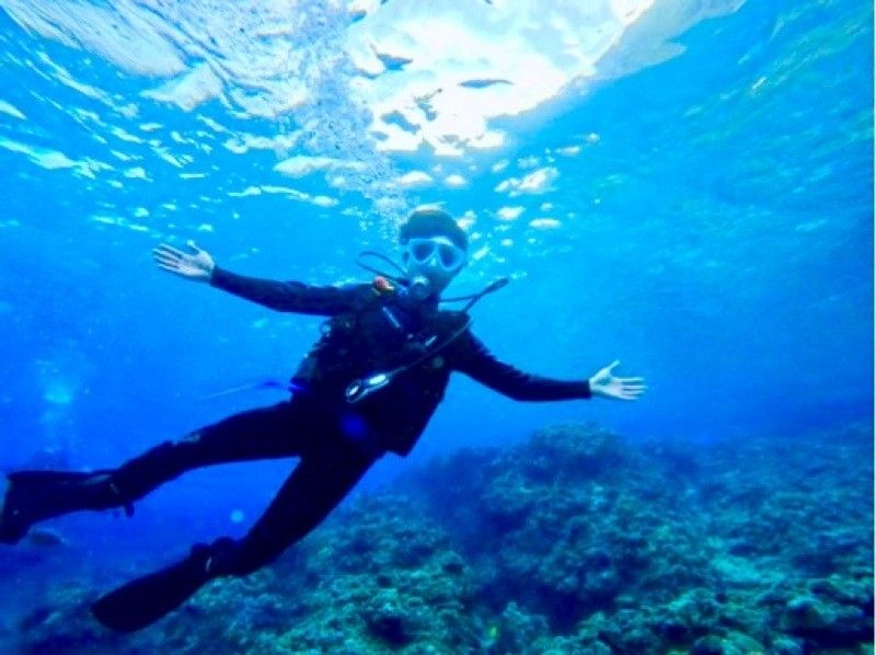 【沖縄恩納村‐青の洞窟☆体験ダイビング】初心者でも大丈夫！ライセンスがなくても体験可能♪友達•カップル•家族•ソロ活、みんなで水中体験⭐︎の紹介画像